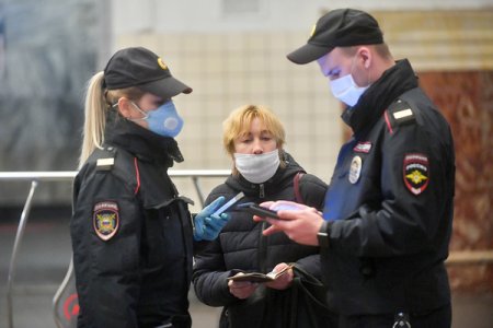 Москвичей обязали носить с собой несколько документов при выходе из дома