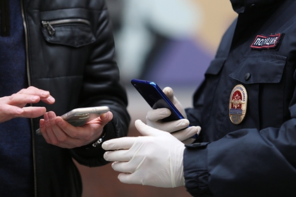 Московским полицейским закупят тысячи смартфонов для проверки цифровых пропусков