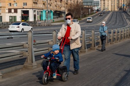 Москвичам разъяснили правила прогулок по графику