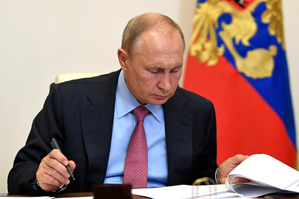 Путин поручил возобновить плановую работу медучреждений